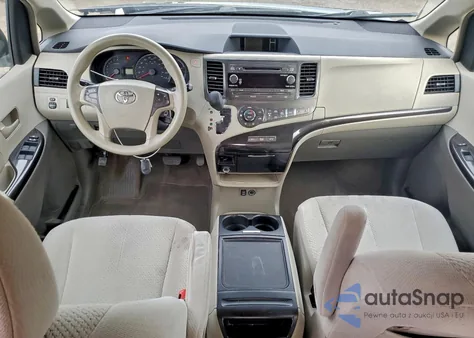 2014 Toyota Sienna Le z USA, uszkodzony, nr VIN 5TDKK3DC5ES489069